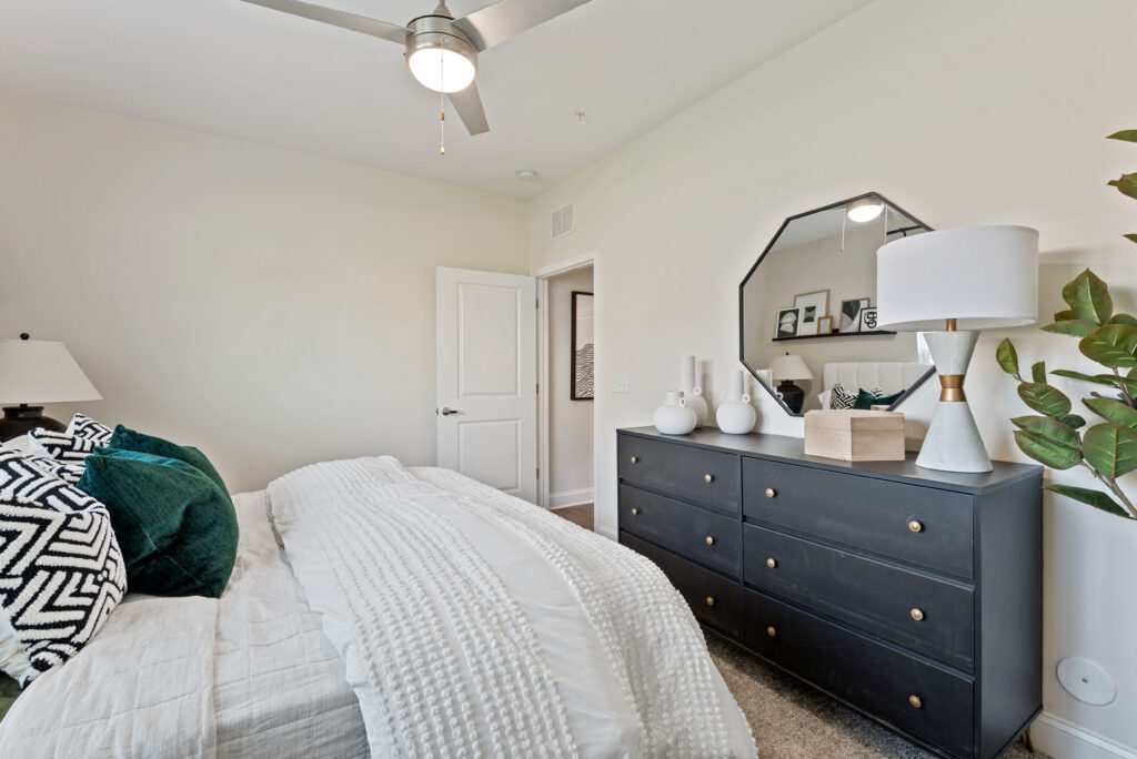 Bedroom with ceiling fan